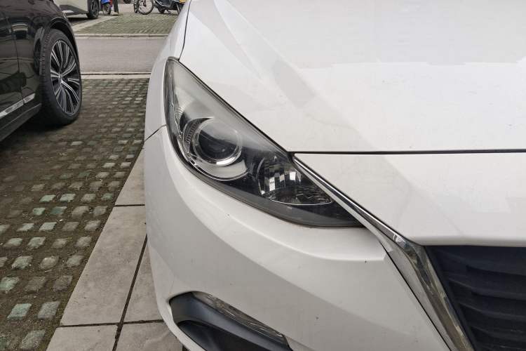 Used Mazda Mazda 3 Axela 2014 Sedan 1.5L Automatic Comfort Model
