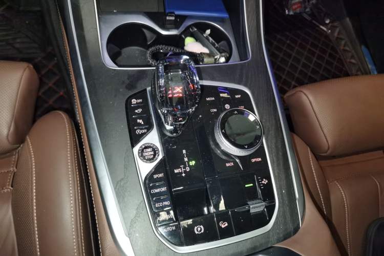 Used BMW X7 2021 xDrive40i Luxury Package with Leading Features
