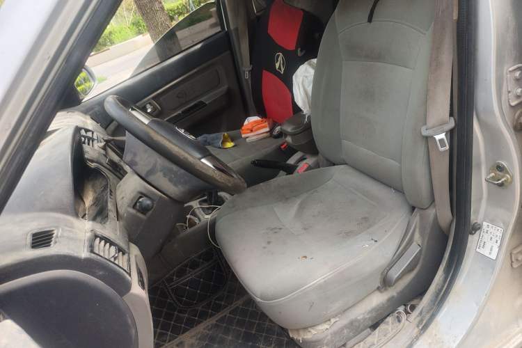 Used BAIC Weiwang M20 2014 1.5L Standard Version BJ415B Left Front Seat