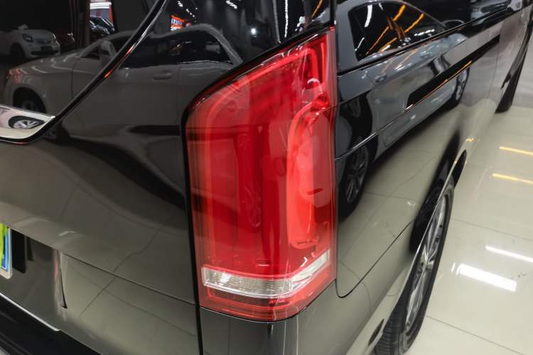 Used Mercedes-Benz V-Class 2018 V 260 Avantgarde Edition China VI