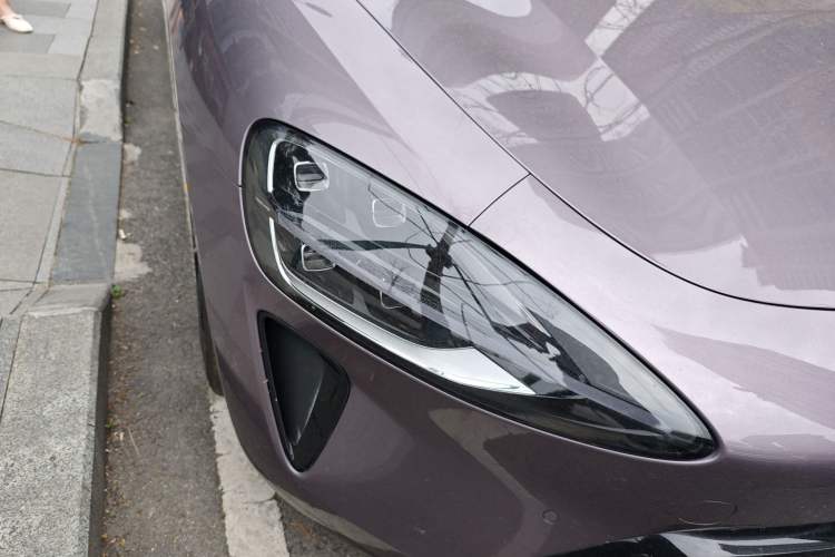 Used Xiaomi Auto SU7 2024 Four-Wheel Drive Ultra-Long Range Advanced Intelligent Driving Max Edition Right Front Headlight