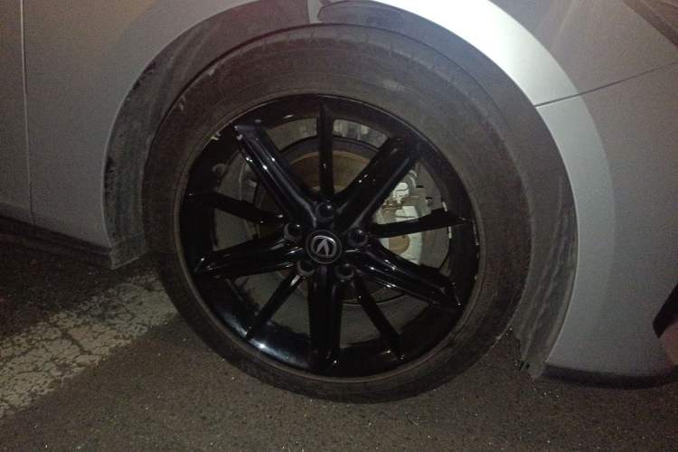 Used CHANGAN UNI-V 2022 1.5T Prestige Version Right Front Wheel Hub