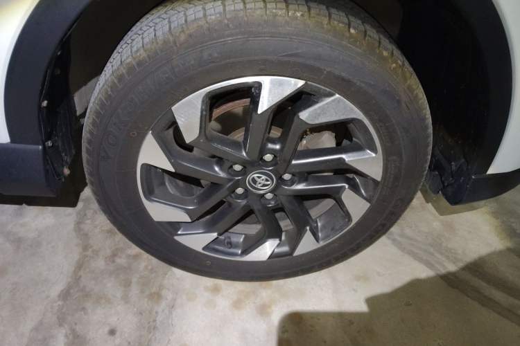 Used Toyota RAV4 2018 2.5L Automatic 4x4 Elite i Edition Right Front Wheel Hub