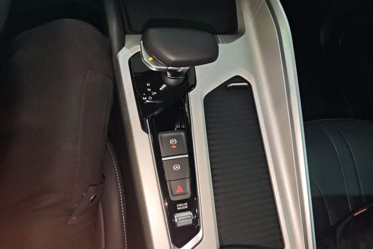 Used Geely Auto Preface 2025 Dongfang Yao 1.5TD Fuyao Edition Gear Lever