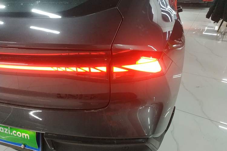 Used CHANGAN UNI-V 2024 2.0T Classic Sport Edition
