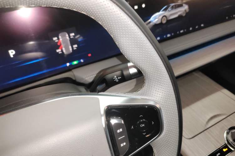 Used Geely Galaxy E8 2024 665 km Range Rear-Drive Starship Long-Range Version Gear Lever