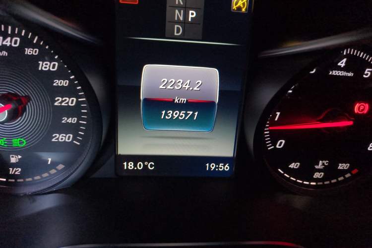 Used Mercedes-Benz GLC 2018 GLC 260 4MATIC Luxury Model
