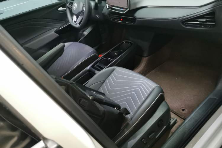 Used Volkswagen ID.3 2025 Smart Model Outstanding Oxygen Edition Right Front Seat