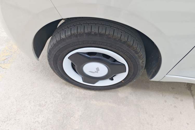 Used Wuling Hongguang MINIEV 2024 3rd Generation 215km Youth Edition Left Front Wheel Hub