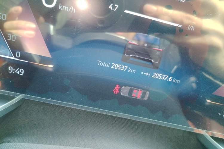 Used BMW 7 Series 2023 740Li Luxury Edition M Sport Package Odometer Close Up