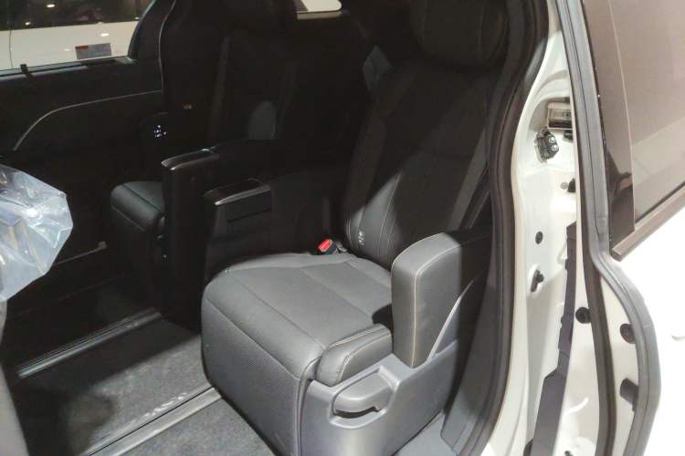 Used Toyota Sienna 2024 2.5L Hybrid Prestige Deluxe Edition