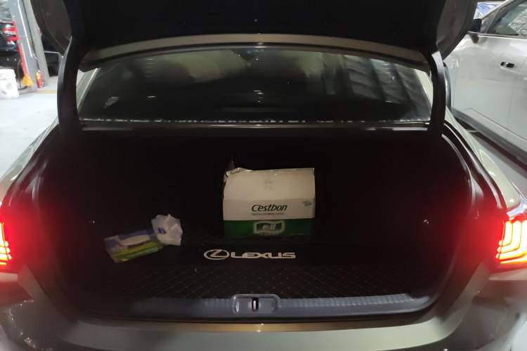 Used Lexus ES 2022 300h Excellence Edition
