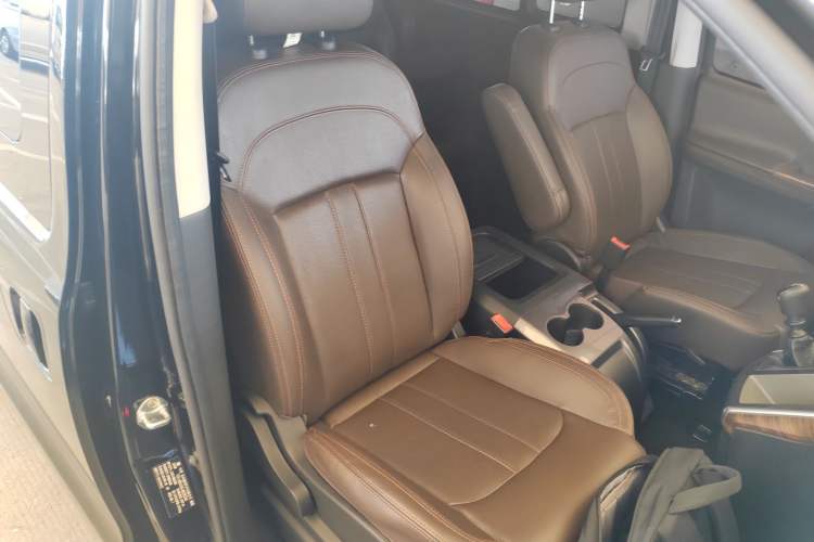 Used FORTHING Lingzhi PLUS 2021 2.0L Manual Luxury 7-Seater Right Front Seat