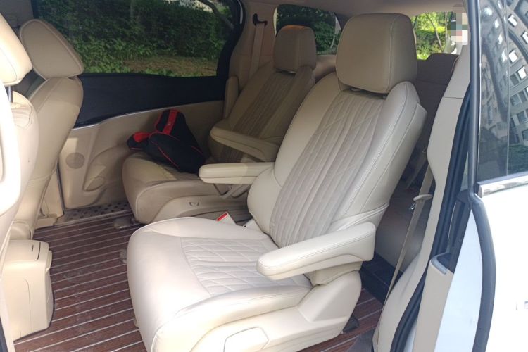 Used Buick GL8 2023 Land Executive Class Deluxe Model