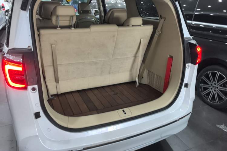 Used Buick GL8 2023 ES Lu Zun Deluxe Model Trunk