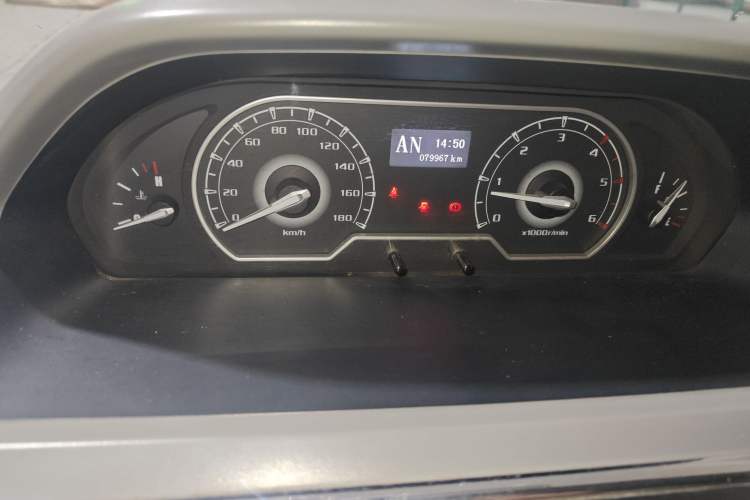 Used SAIC MAXUS Xintu V80 2017 2.5T AMT Aoyuntong National V Short Wheelbase Mid-Roof 5/6/10-Seater
