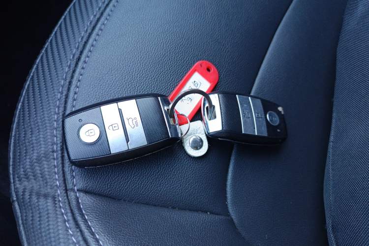 Used Kia Sportage R 2015 2.0L Automatic Two-Wheel Drive DLX Model
