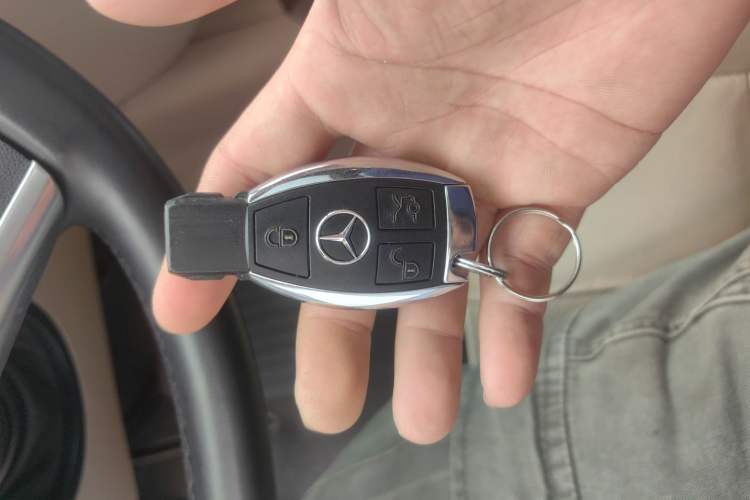 Used Mercedes-Benz R-Class 2017 R 320 4MATIC Luxury Collection Edition Vehicle Key