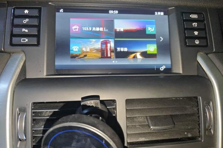 Used Land Rover Discovery Sport 2017 2.0T HSE Audio And AC Panel