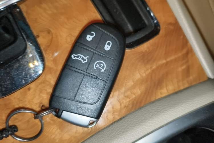 Used Chrysler 300C 2013 3.6L Luxury Edition
