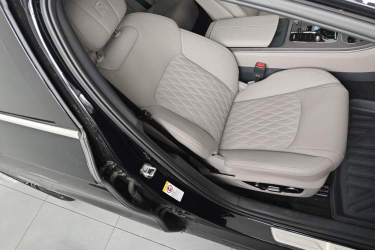 Used BYD Han 2025 EV with 701 km of Laser Radar-Enabled Intelligent Driving
