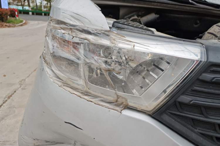 Used Wuling Hongguang V 2021 1.5L Jingqu Edition Enclosed-Window Vehicle LAR Right Front Headlight