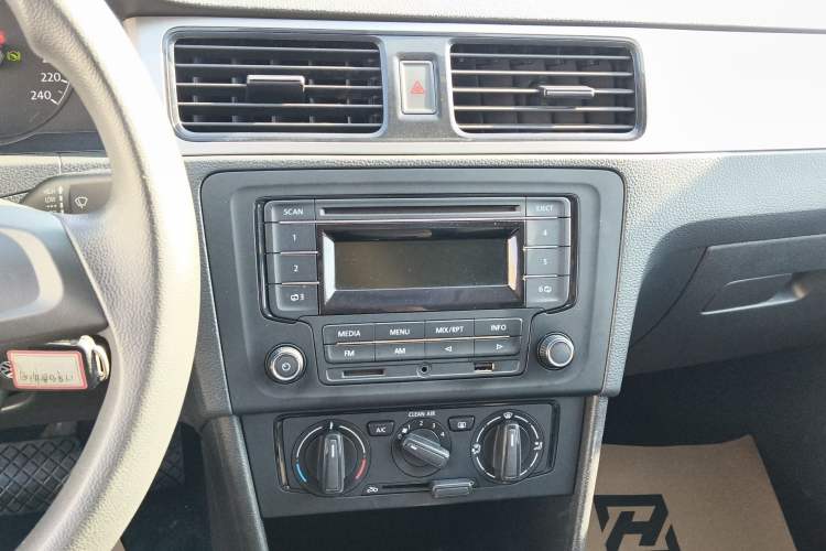 Used Volkswagen Santana 2015 Haval H6 1.6L Automatic Luxury Model Audio And AC Panel