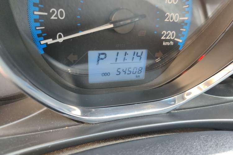 Used Toyota YARiS L Zhi Xuan 2017 1.5E CVT Enhanced Performance Edition Odometer Close Up