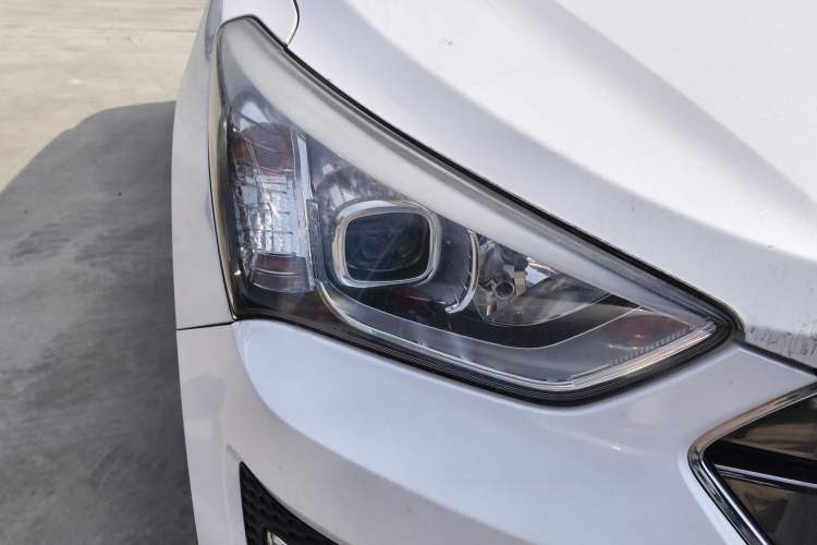 Used Hyundai Santa Fe 2013 2.4L Automatic Two-Wheel Drive Smart Version