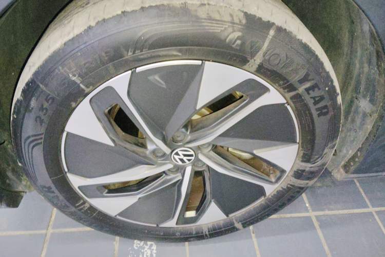 Used Volkswagen ID.4 CROZZ 2022 Pure Edition Limited Edition Left Front Wheel Hub