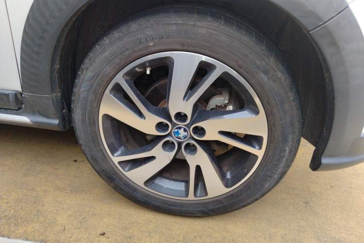 Used Venucia T70X 2015 2.0L CVT SmartFun Sport Edition Right Front Wheel Hub