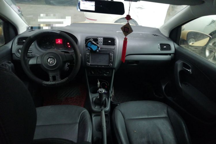 Used Volkswagen Polo 2011 1.4L Manual ZhiLe Edition Center Console