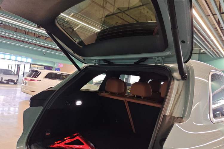Used Li Auto L6 2025 Max Smart Refresh Edition Trunk