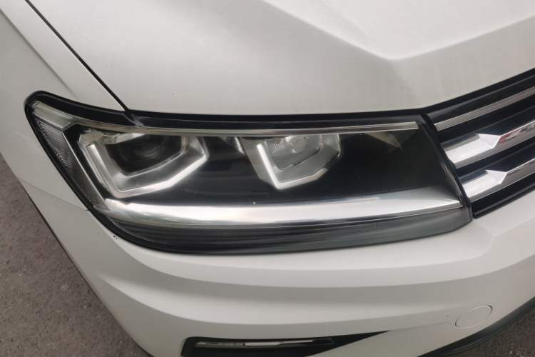 Used Volkswagen Tiguan L 2017 330TSI Automatic Two-Wheel Drive Luxury Edition Right Front Headlight
