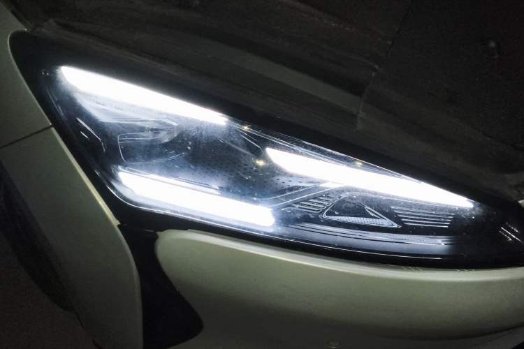 Used Baojun Enjoy 2025 All-Electric 600km Standard Version Right Front Headlight