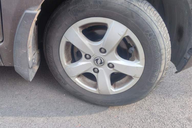 Used Dongfeng Fengon 330 2014 1.5L Manual Comfort Version DK15-02
