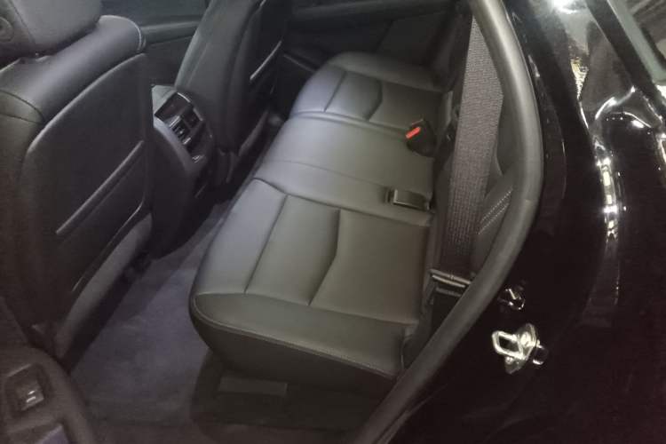 Used Cadillac XT5 2022 2.0T Two-Wheel Drive Luxury Version Left Rear Seat