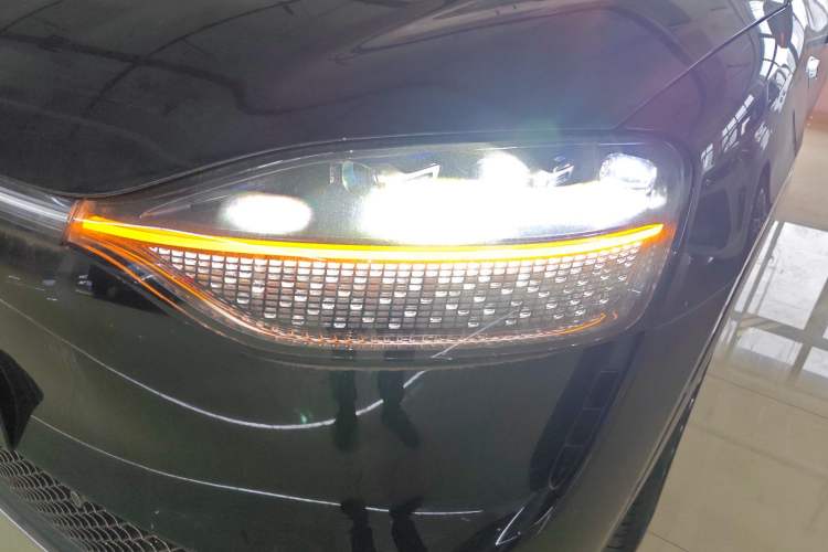 Used Hima AITO M9 2024 All-Electric Ultra Version 100 kWh 5-Seater Model Left Front Headlight