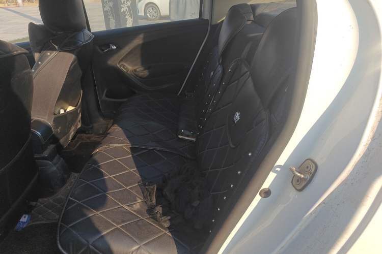 Used Citroen Elysee 2014 1.6L Manual Fashion Model CNG
