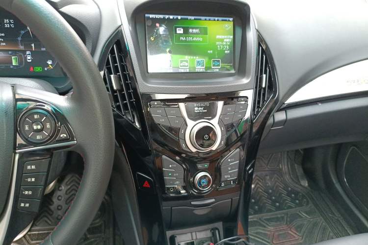 Used BYD Qin New Energy 2015 1.5T Dual-Crown Flagship Plus Edition Audio And AC Panel