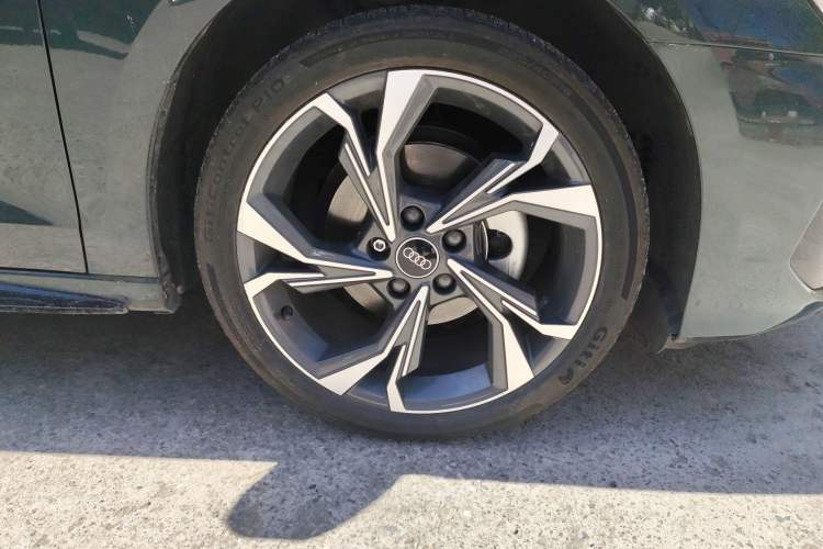 Used Audi A3 2022 A3L Limousine 35 TFSI Fashion Sport Model Right Front Wheel Hub