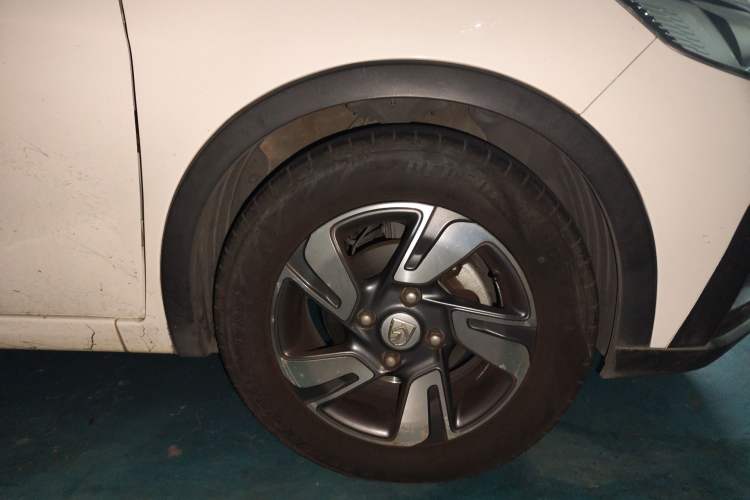 Used Baojun 310W 2018 1.5L Automatic Luxury Version China V Right Front Wheel Hub