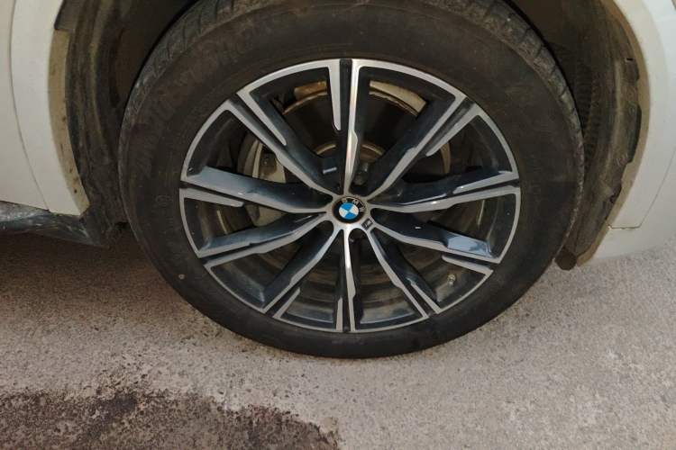 Used BMW X5 2020 xDrive40i M Sport Package Right Front Wheel Hub
