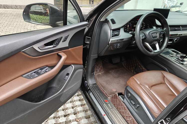 Used Audi Q7 2018 40 TFSI Comfort Model
