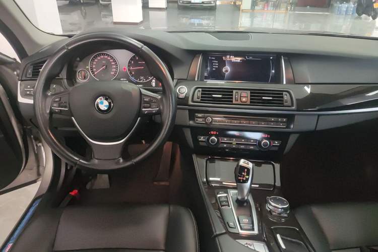 Used BMW 5 Series 2014 525Li Luxury Design Package Audio And AC Panel