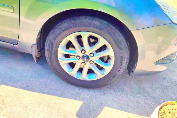 Used Ford Focus 2012 Sedan Classic 1.8L Manual Fashion Edition
