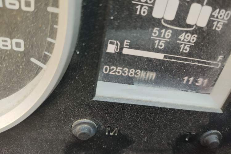 Used Iveco Daily 2021 2.5T A35 M1 Passenger Van 5-9 Seater Short Wheelbase Mid-Roof Design Dual Tires Side Sliding Door Odometer Close Up