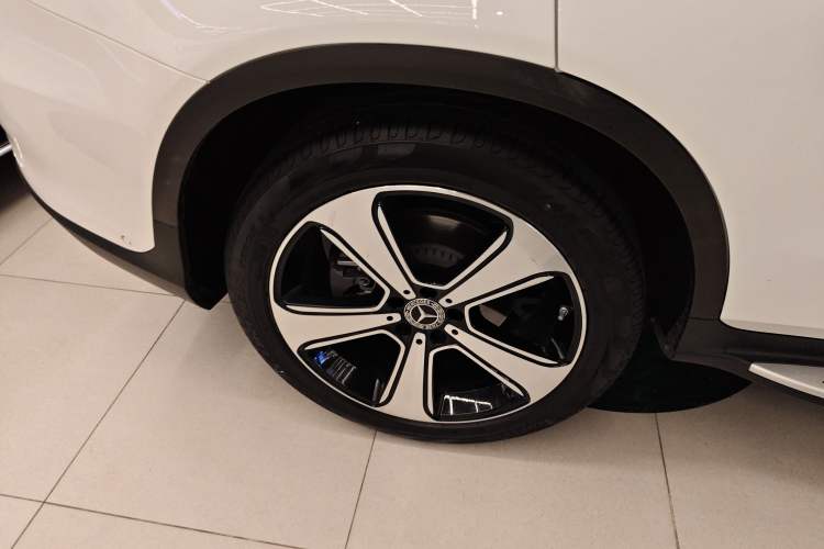 Used Mercedes-Benz GLC 2022 Refreshed GLC 300 L 4MATIC Dynamic Edition Prestige Version Right Rear Wheel Hub