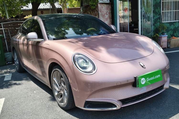 Used ORA Lightning Cat 2022 555 km Luxury Edition
