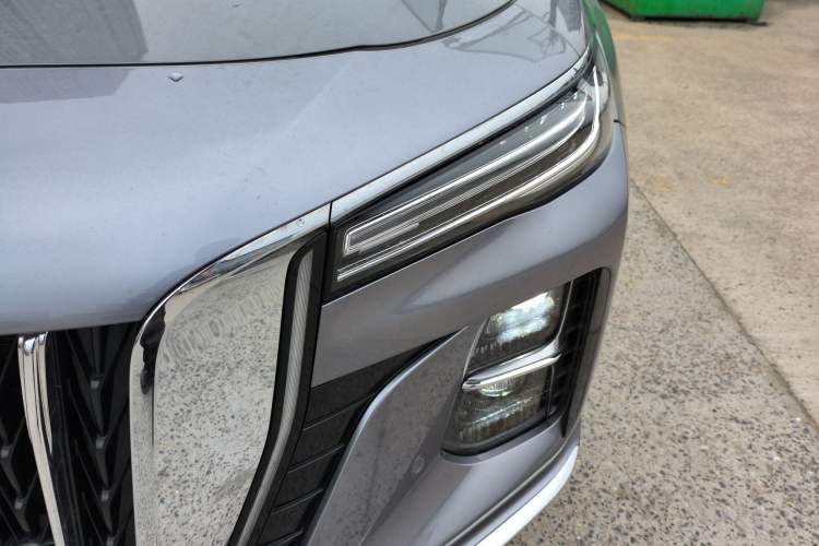 Used Hongqi H5 2023 2.0T Automatic Smart Connect Flagship Edition Left Front Headlight